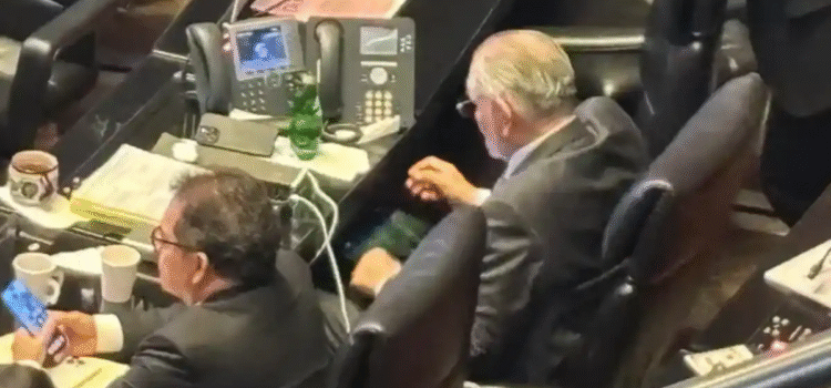 Prefiere Adán Augusto ver la Champions League que atender la sesión del senado