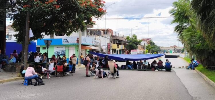 Sección 22 del SNTE define bloqueos carreteros y toma de dependencias en Oaxaca para este viernes