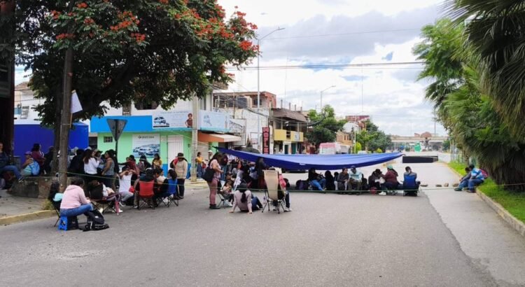 Sección 22 del SNTE define bloqueos carreteros y toma de dependencias en Oaxaca para este viernes