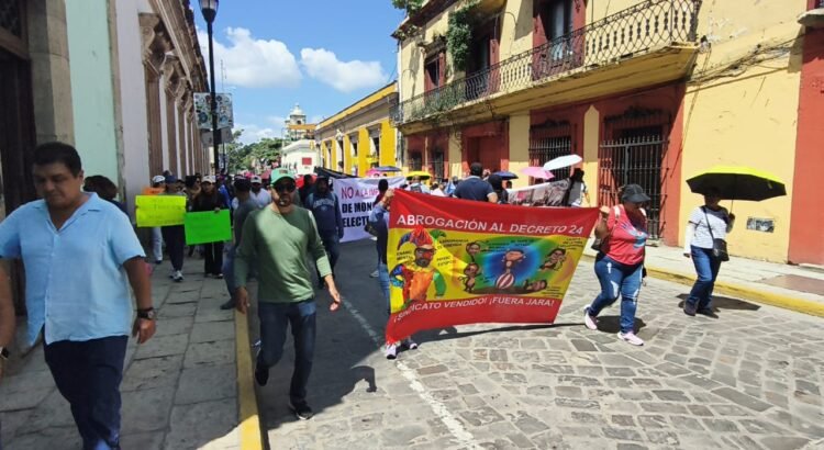 Burócratas denuncian un nuevo impuesto a sus salarios; gobierno de Oaxaca niega afectaciones a sus ingresos