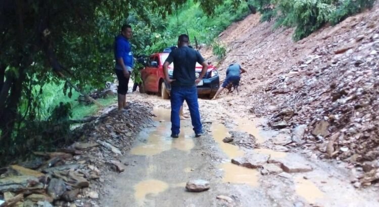 Incomunicados alrededor de 8 mil pobladores de la sierra Zapoteca-Mixe de Oaxaca por deslaves