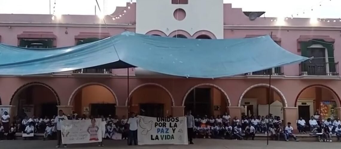 ¡Ni una más!, exigen justicia por el asesinato de la maestra Fabiola en Putla de Guerrero, Oaxaca