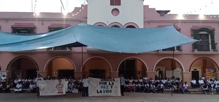 ¡Ni una más!, exigen justicia por el asesinato de la maestra Fabiola en Putla de Guerrero, Oaxaca
