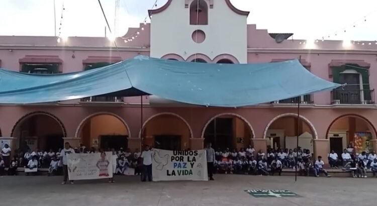 ¡Ni una más!, exigen justicia por el asesinato de la maestra Fabiola en Putla de Guerrero, Oaxaca