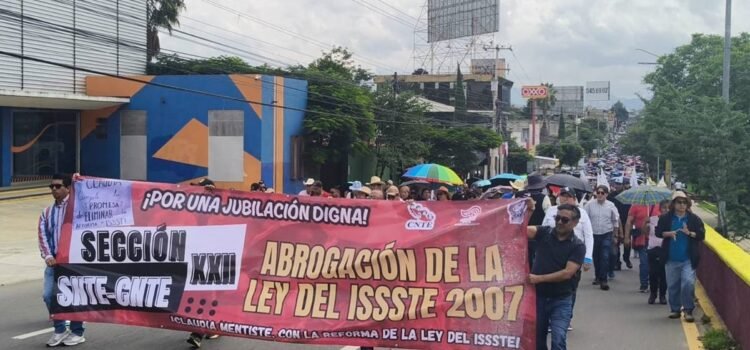 Sección 22 del SNTE anuncia toma de dependencias, casetas de peaje y bloqueos carreteros