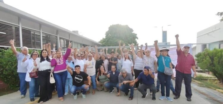 Trabajadores del ISSSTE en Oaxaca reanudan protestas por contratos irregulares de personal