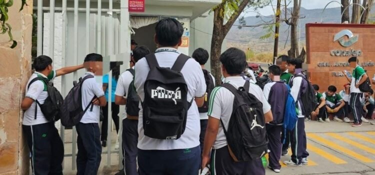 Investigan intoxicación de estudiantes del Conalep en Huajolotitlán, Oaxaca