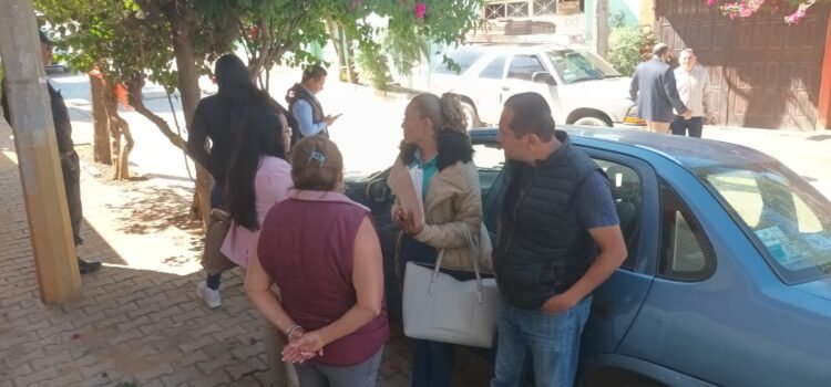 Alan Vargas, poeta oaxaqueño y fundador de la editorial “Cuatro Triángulos” sufre intento de despojo Alan Vargas, poeta oaxaqueño y fundador de la editorial “Cuatro Triángulos” sufre intento de despojo