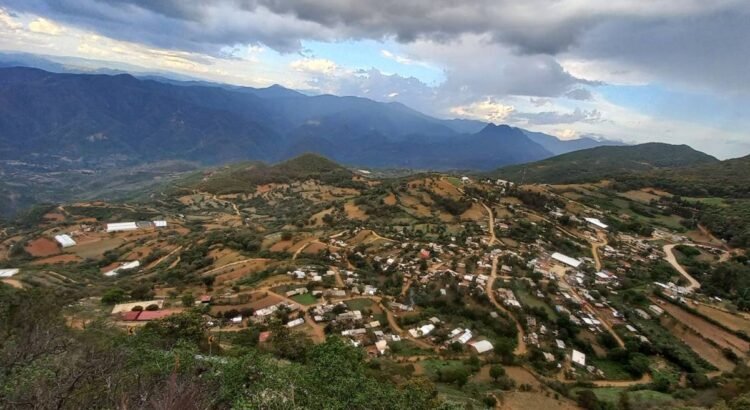 Suspenden clases en Santa María Yolotepec, Oaxaca, tras violencia por conflicto agrario Suspenden clases en Santa María Yolotepec, Oaxaca, tras violencia por conflicto agrario