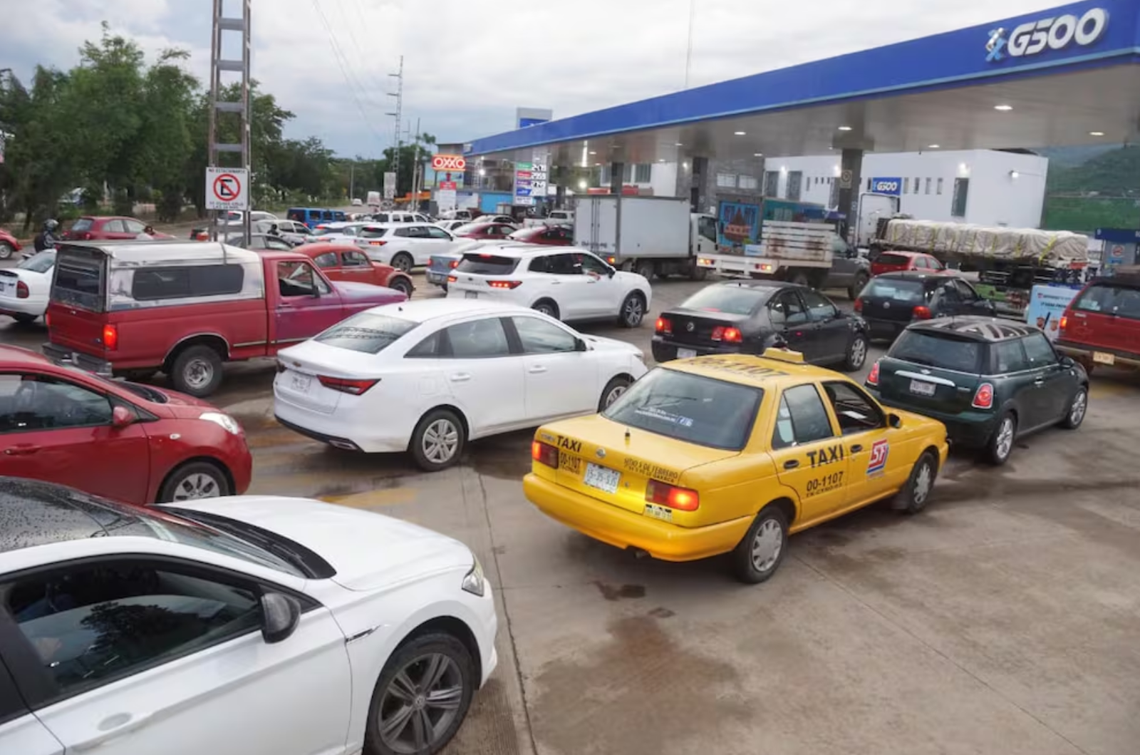 En Oaxaca se registran compras de pánico de gasolina en Oaxaca, tras el cierre de 14 estaciones