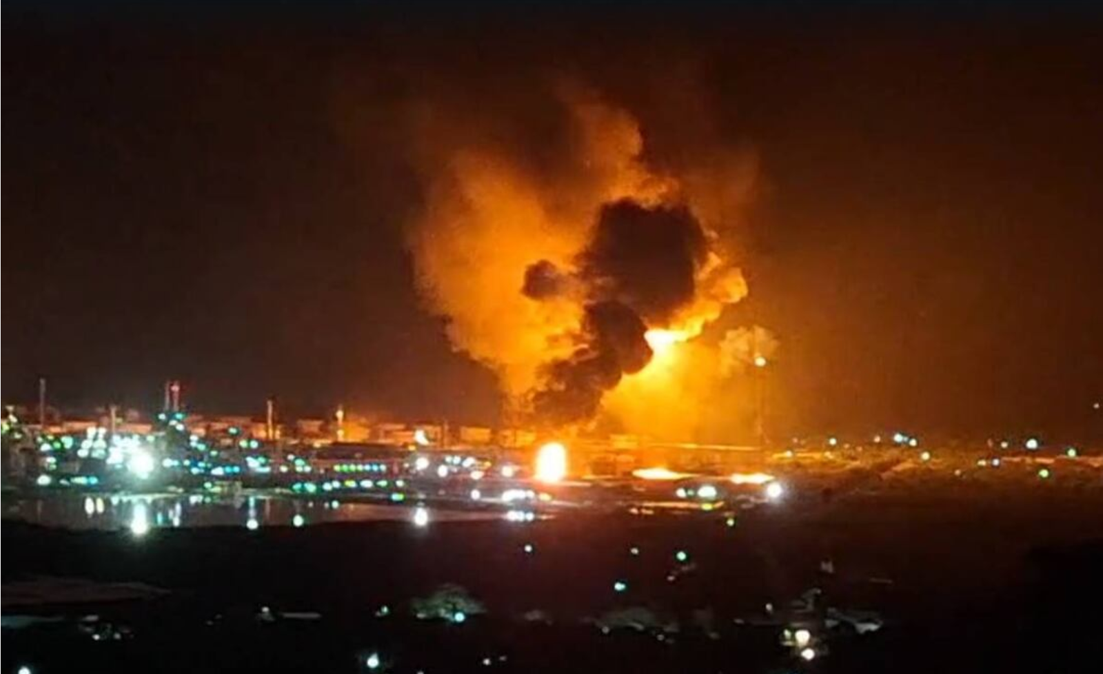 Nuevo incendio en refinería de Salina Cruz causa alarma por lenguas de fuego y grandes columnas de humo